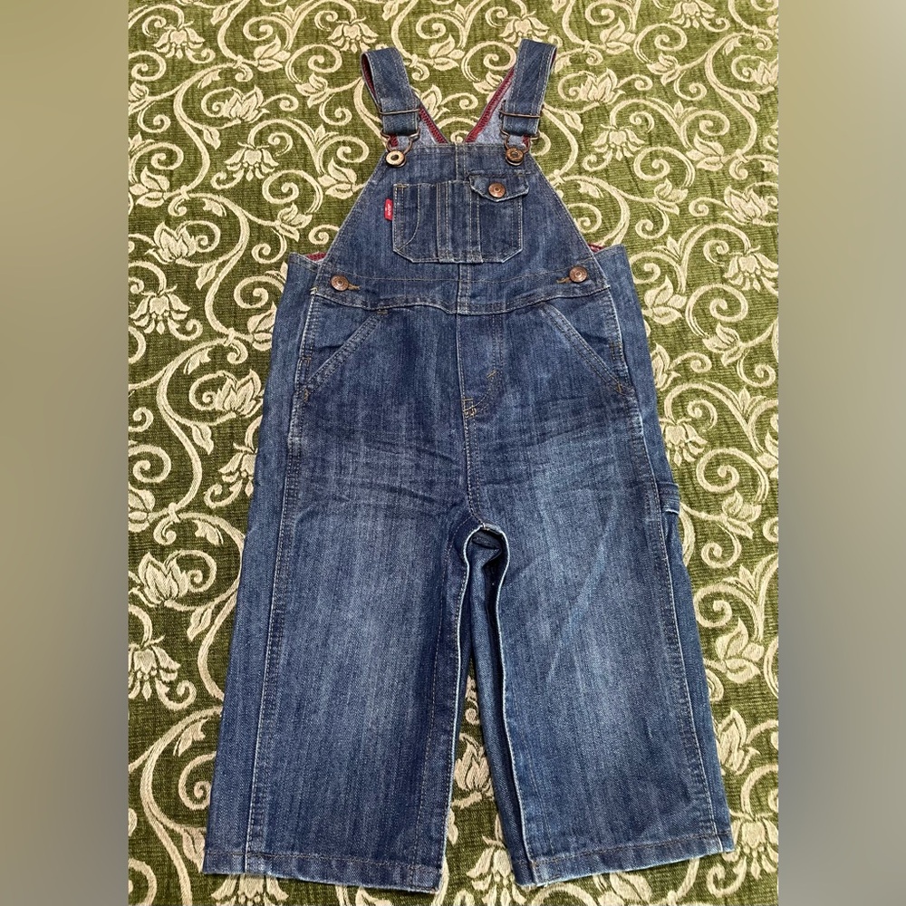 Baby Levi’s overalls
Size 18 months 
EUC